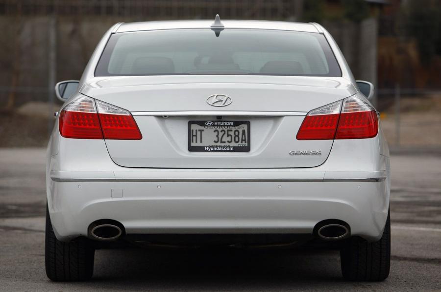 Hyundai Genesis Sedan 2011 года  (фото 5 из 39)